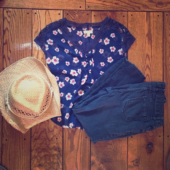 Candies Floral Chiffon top w/ Crochet details