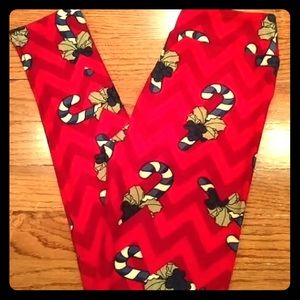 Lularoe Candy Cane Christmas OS leggings! HTF! ☃️