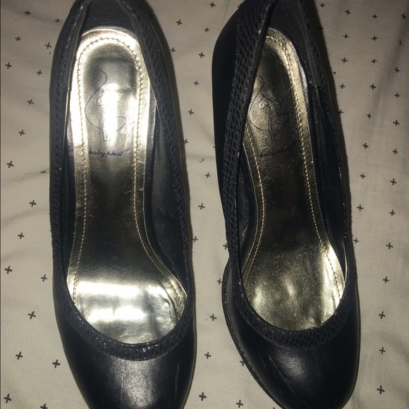 SHOES(HEELS) - Picture 2 of 4