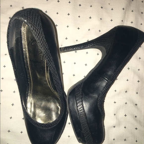 SHOES(HEELS) - Picture 3 of 4