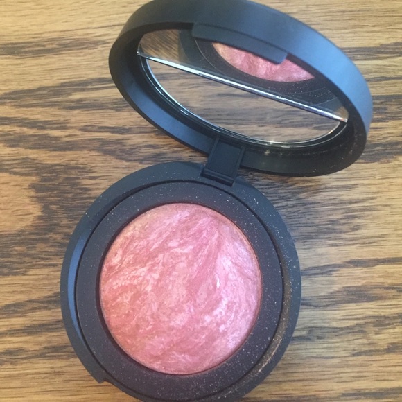 Laura Geller baked blush