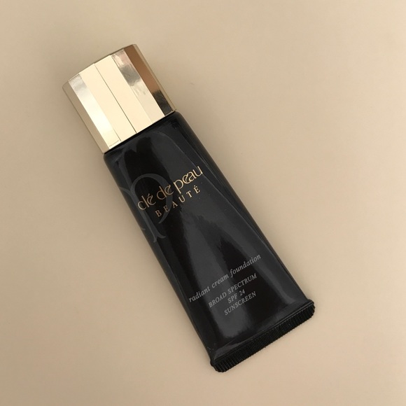 Cle de peau radiant cream foundation