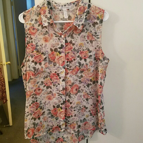 Floral Short-Sleeved Button-up