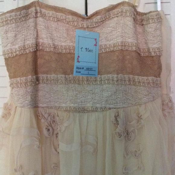 Dress - Picture 3 of 4