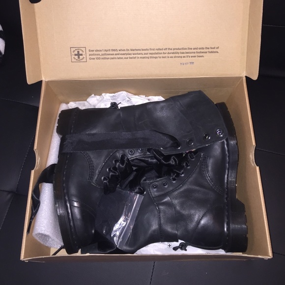 Triumph 1914 Women's Dr. Martens