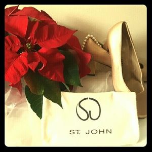 Vintage JUST In! St.John Pumps
