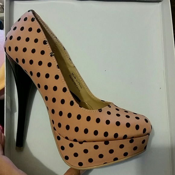 Forever 21 Apricot /Black shoes