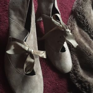 Aerosols "Minor Role" tie pump in mink shoes