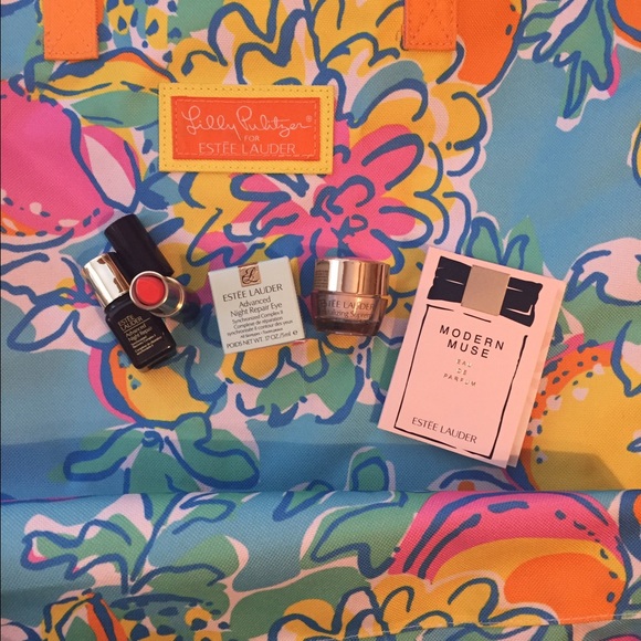 Estée Lauder samples with Lilly Pulitzer tote