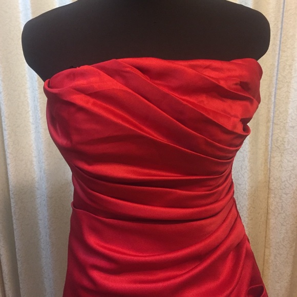 ❤️️❤️️Red Strapless Dress❤️️❤️️ - Picture 2 of 4