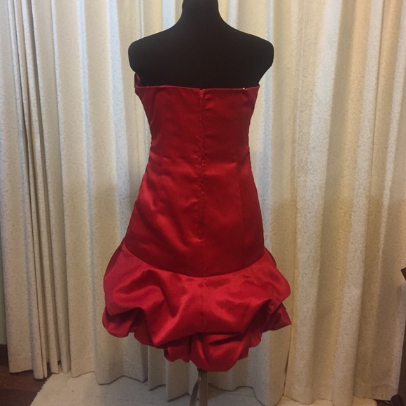 ❤️️❤️️Red Strapless Dress❤️️❤️️ - Picture 4 of 4