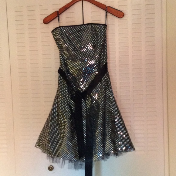 Dress - Picture 1 of 4