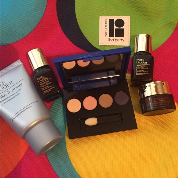 Estée Lauder samples with tote