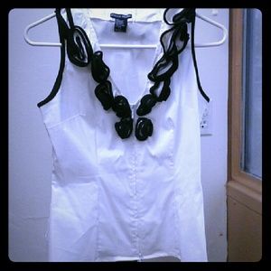 Zip up no sleeve blouse