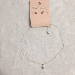 NWT pearl necklace and earring set. Silver