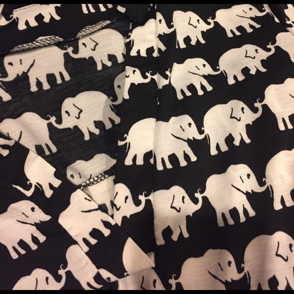 🌻Last 1!!! Small Elephant print tunic - Picture 3 of 5