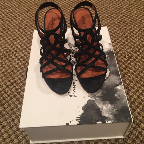 Elizabeth and James black heels - Picture 1 of 4