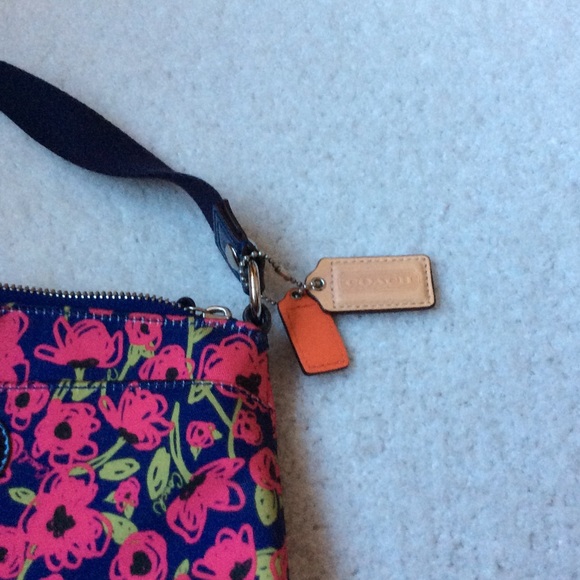 Handbag - Picture 2 of 2