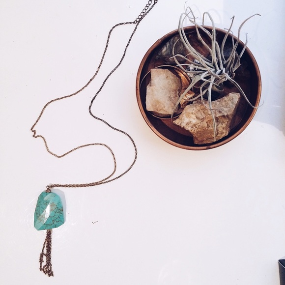 SOLD 🔆 Turquoise rock necklace