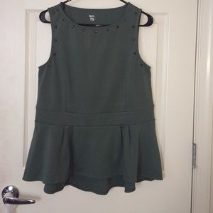 🆕📍Green stud peplum Blouse XL