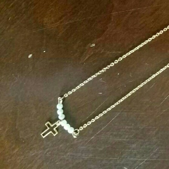 Girls cross necklace NWOT