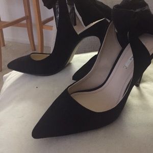 Zara black suede bow in back shoe