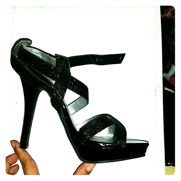 Black heels brand new!!