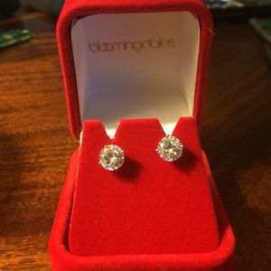 Sparkly stud earrings never worn!