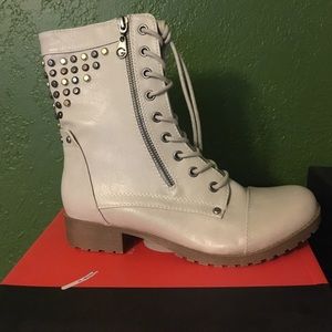 G by Guess boots in off white/taupe.