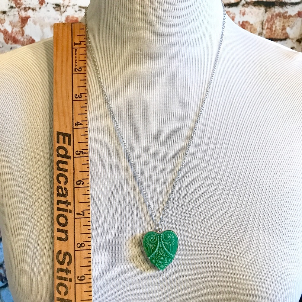🌃♥️ Glow in the Dark Heart Necklace ♥️🌃
