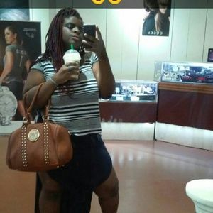 Meet your Posher, Akilah