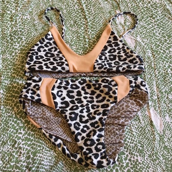 Snow leopard honey acacia swimwear size XL