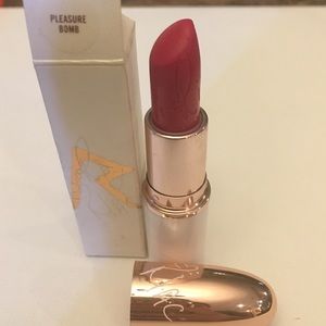 Mac Rihanna pleasurebomb lipstick
