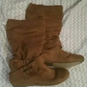 Suede boots