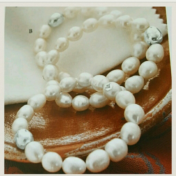 Silpada NWT  sterling and pearl stretch bracelet - Picture 2 of 3