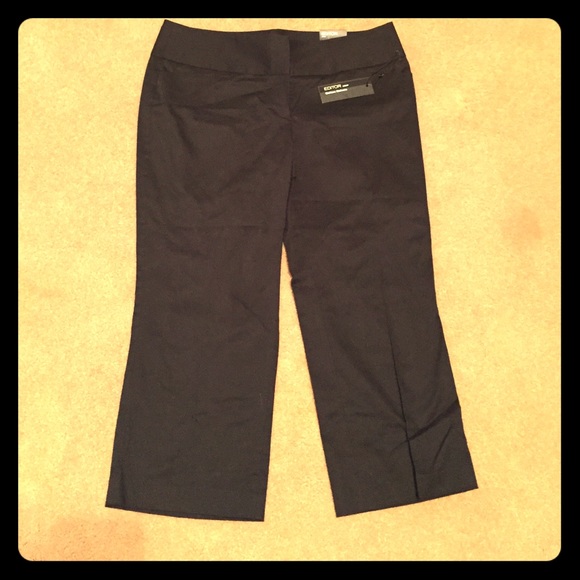 NWT Express Editor crop. Size 8, black.