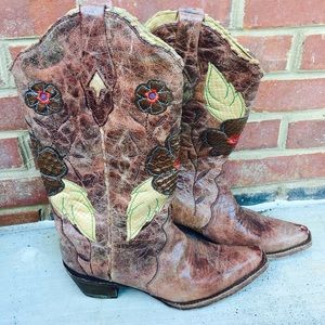 Size 8 floral Corral boots!!