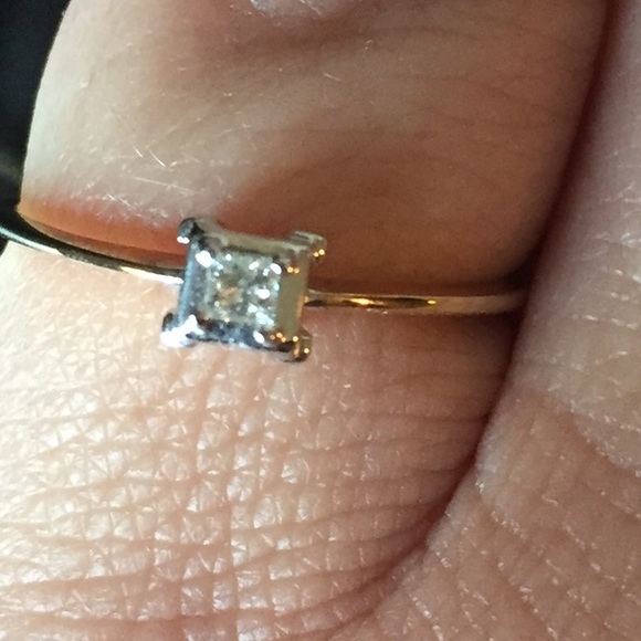 10 Kt YG, diamond accent ring .08 ct princess cut