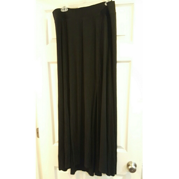 ❌SOLD❌Torrid double slit maxi skirt