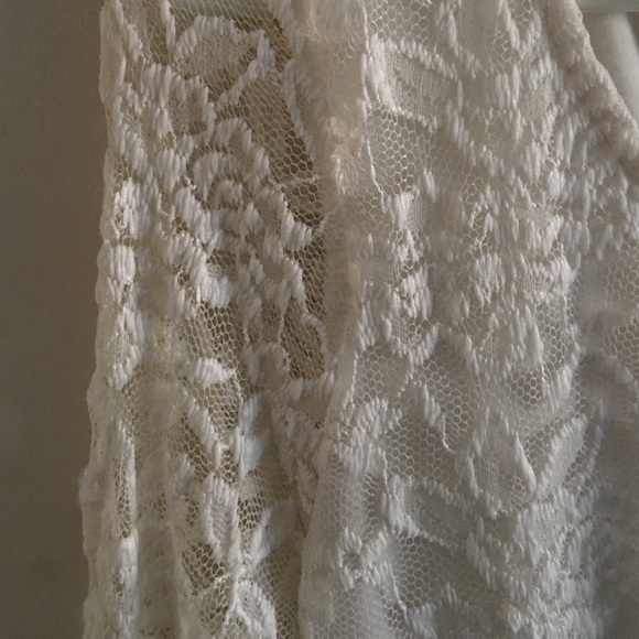 The White Lace Dress - Picture 2 of 2