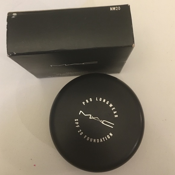 MAC pro Longwear compact NW20