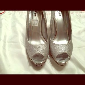 Fioni silver pumps 👠