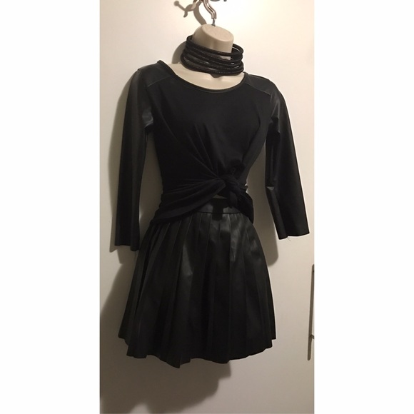 Pleated faux leather skirt - Picture 2 of 2
