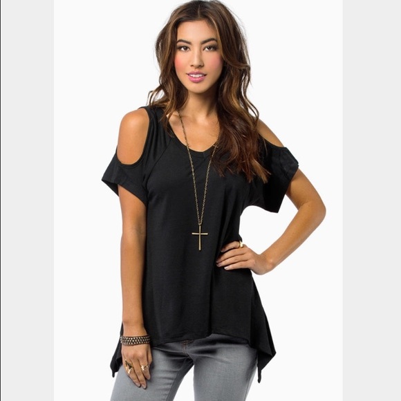 Tobi cold shoulder top