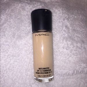 MAC Matchmaster SPF 15 Foundation