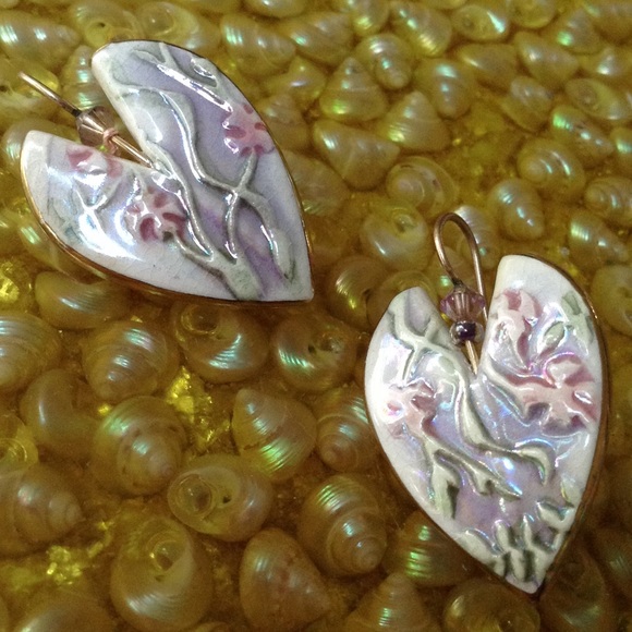 Vintage Jewelry - Glossy Clay Enamel Seaweed Heart Post Earrings Vintage Jewelry - Glossy Clay Enamel Seaweed Heart Post Earrings