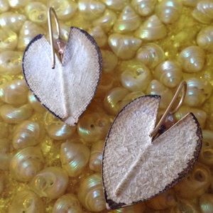 Vintage Jewelry - Glossy Clay Enamel Seaweed Heart Post Earrings Vintage Jewelry - Glossy Clay Enamel Seaweed Heart Post Earrings