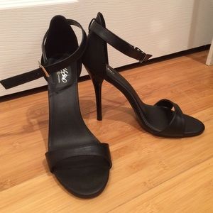 PERFECT CONDITION BLACK ANKLE STRAP HEELS!!!