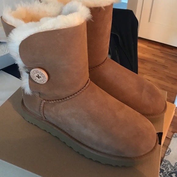 Bailey Button Size 8 Uggs