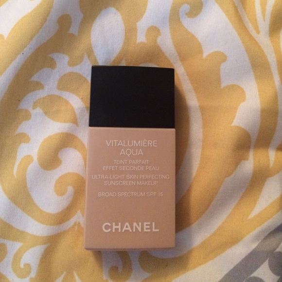 Chanel vitalumièr aqua foundation